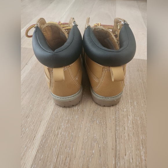 UNBRANDED | Timberland-style boot - Picture 6 of 8